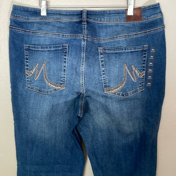 NWOT Maurices Jeans. 18W Reg - Picture 2 of 7